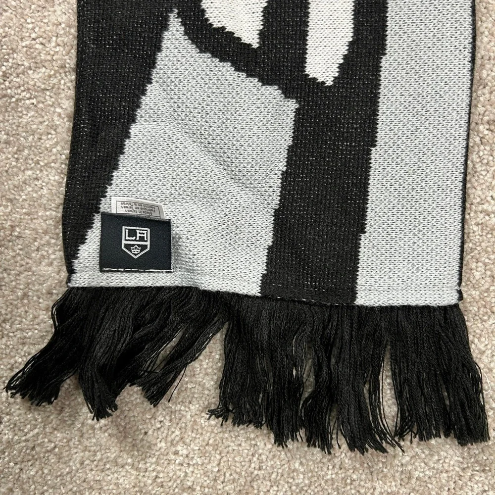 Adidas LA Kings NHL Knit Scarf Black Silver Geometric